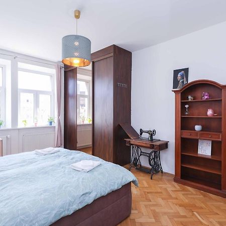 Cozy & Spacious Family Stay Near Train Station Bratislava Eksteriør billede