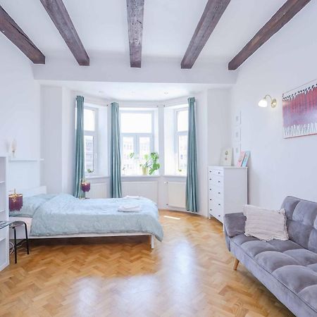 Cozy & Spacious Family Stay Near Train Station Bratislava Eksteriør billede