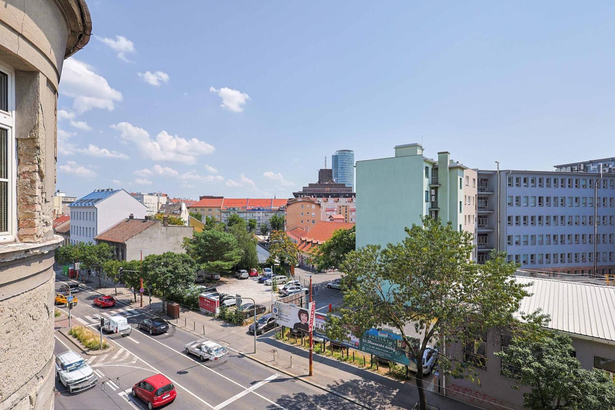 Cozy & Spacious Family Stay Near Train Station Bratislava Eksteriør billede